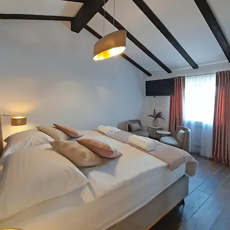Stare Brajde In Vela Traba - Haus Fuer 6 Personen 파진