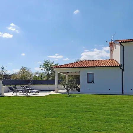 Stare Brajde In Vela Traba - Haus Fuer 6 Personen * 파진