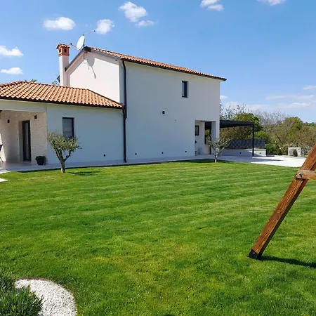 Stare Brajde In Vela Traba - Haus Fuer 6 Personen 파진